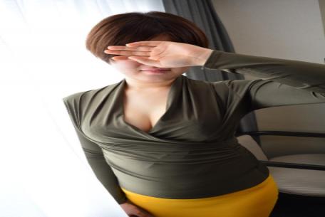 10musume 10-052025-01 An innocent F-cup girl squirts as she is pounded hard! Squirt and poke a beginner F-cup girl!